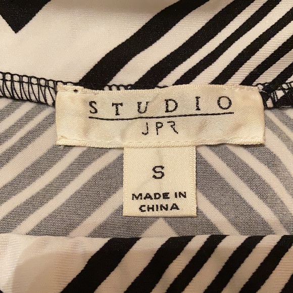 STUDIO - Black and White Striped Skirt - Picture 3 of 3